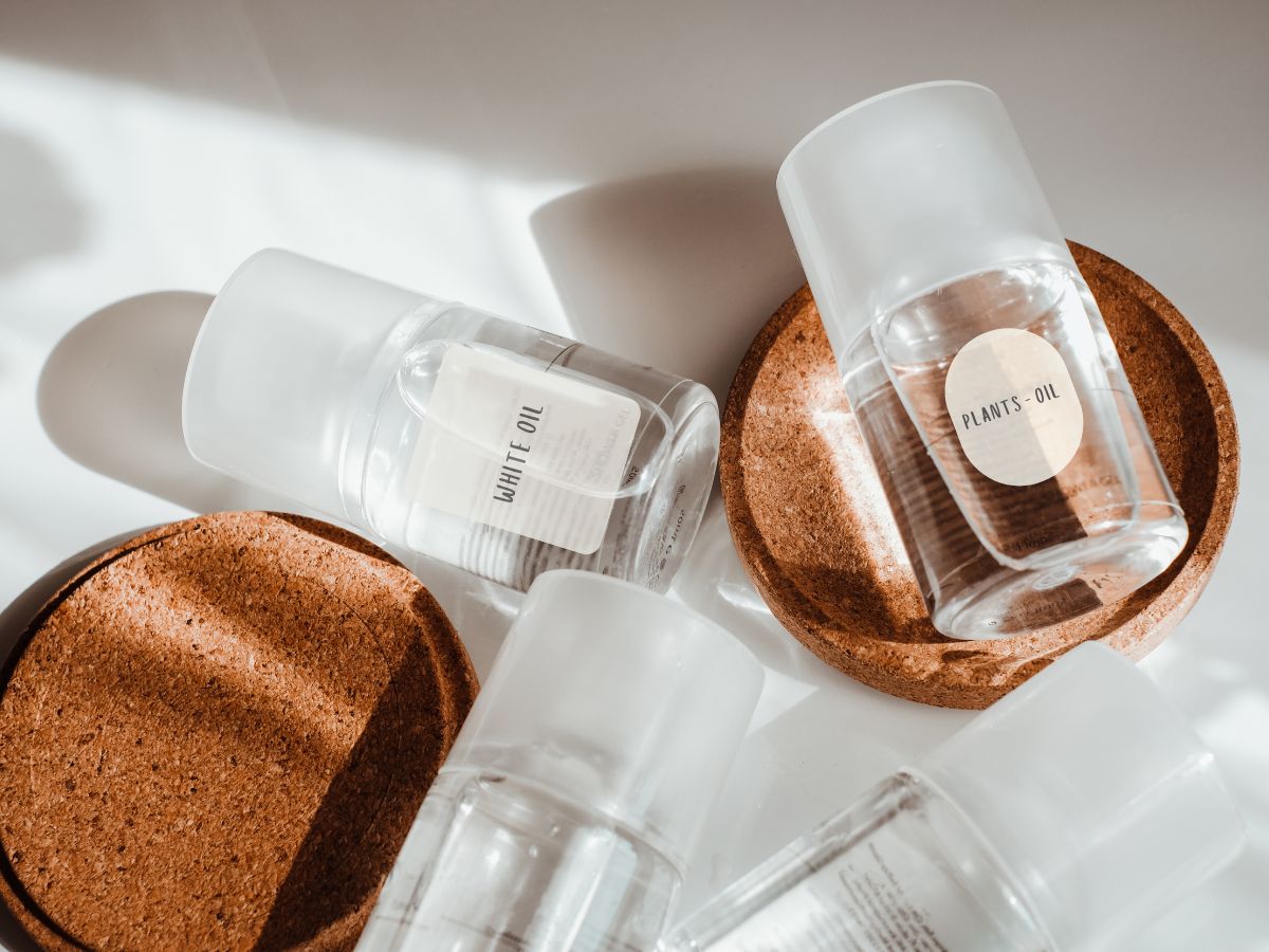 Mineral Oil (White Oil) อันตรายไหม? แล้วน้ำมันจากพืชดีกว่าจริงหรือเปล่า?